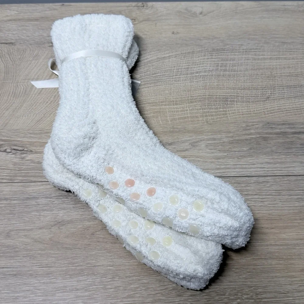 Bath & Body Works White Fuzzy Slipper Socks Non Skid Gripper Plush Cozy NWT